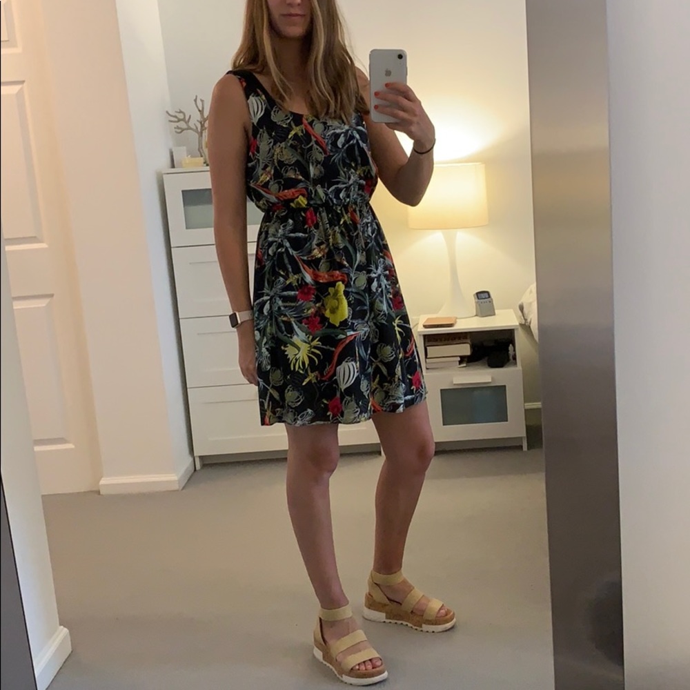 Alice + Olivia black patterned tropical dress